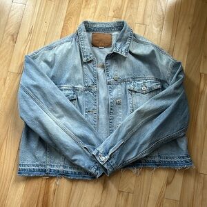 Oversized light denim jacket with frayed hem
